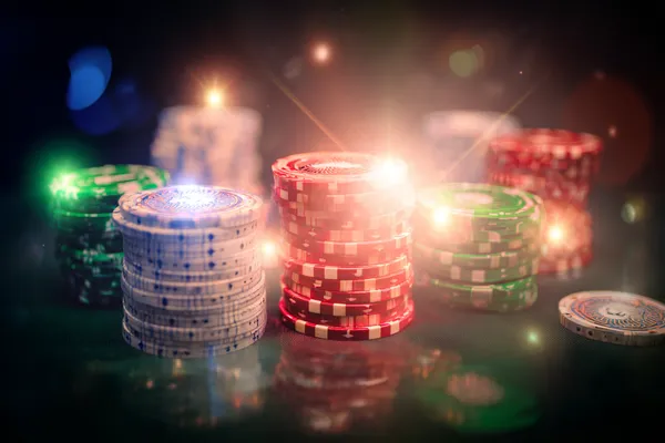 SOYL777 ক্যাসিনো গেমস — উপভোগ করুন নিরন্তর বিনোদন সোনালি কয়েনের ঝর্ণার মধ্যে ঘূর্ণায়মান একটি রুলেট চাকার ক্লোজ-আপ—যা SOYL777–এ গভীর ক্যাসিনো অ্যাকশনকে তুলে ধরে।